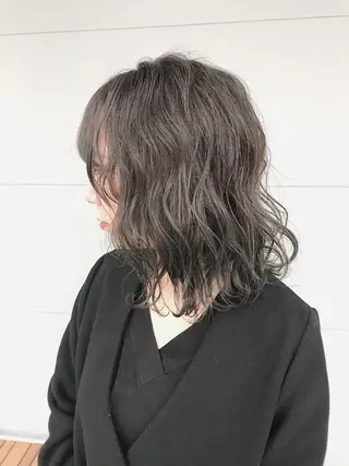 ミディアム カラー lani ブリーチ /ダブルカラーのヘアスタイル