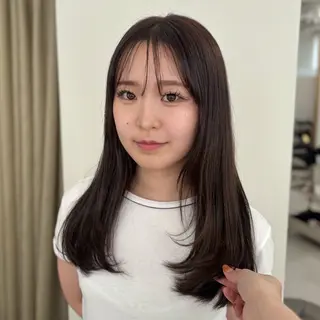 セミロング SLASHスラッシュ 辻村  彩華のヘアスタイル