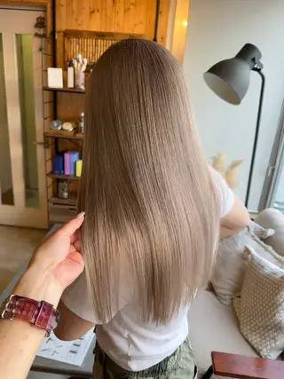 ロング ハイトーン belle ナホのヘアスタイル