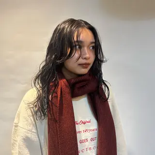 セミロング パーマ 林 小桃のヘアスタイル