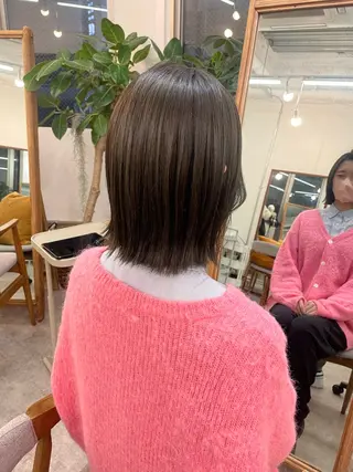 ミディアム 顔まわりレイヤー 透明感カラー🩵🩵のヘアスタイル