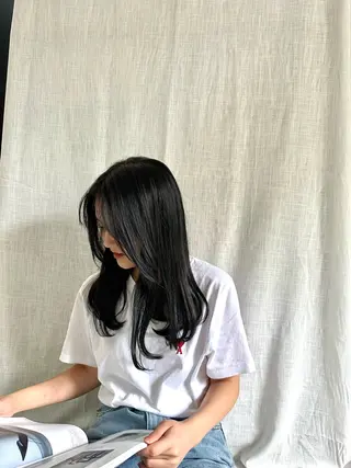 セミロング カラー Shiro RENのヘアスタイル