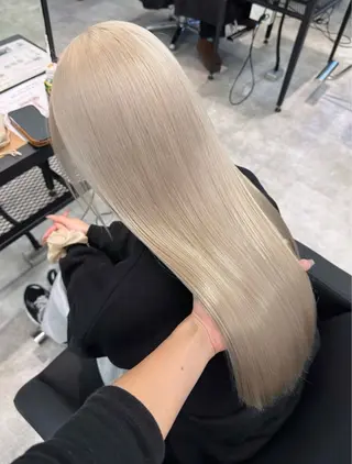 ロング カラー ハイトーン/ブリーチ minamiのヘアスタイル