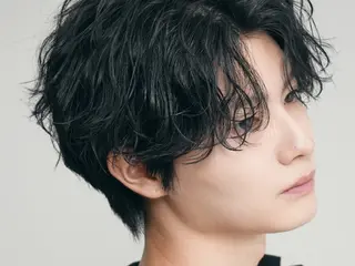 ミディアム カラー パーマ メンズ 山梨メンズパーマ 波巻きパーマ石原大地のヘアスタイル