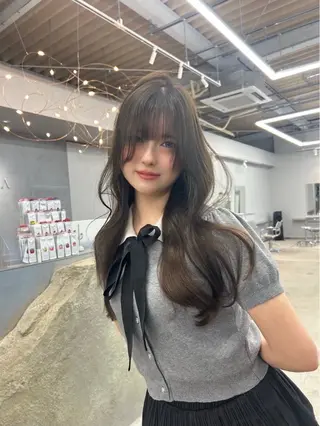カラー 川﨑 晴菜のヘアスタイル