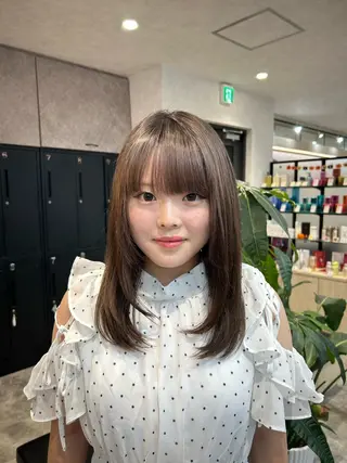 カラー 牧 由貴花のヘアスタイル