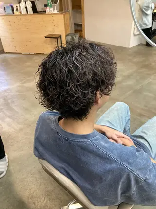 ミディアム カラー パーマ 透明感カラー レイヤー亀井唯登のヘアスタイル
