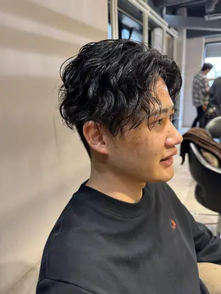 ミディアム パーマ メンズ 似合う髪型見つけます AYAKAのヘアスタイル