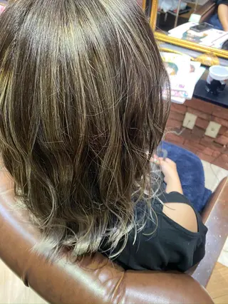 ミディアム 永沼 真依のヘアスタイル