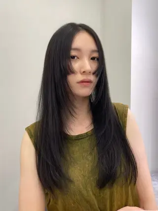 ロング 江藤貴基 レイヤー カット【駅徒歩⑥歩】のヘアスタイル