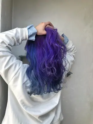セミロング カラー パーマ ヘアアレンジ 推し活専用 【派手髪】飯野ゆかりのヘアスタイル