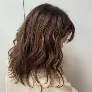 ミディアム カラー 久保山 友奈のヘアスタイル