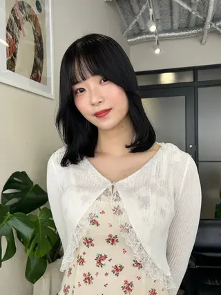 ミディアム カラー AKO .のヘアスタイル