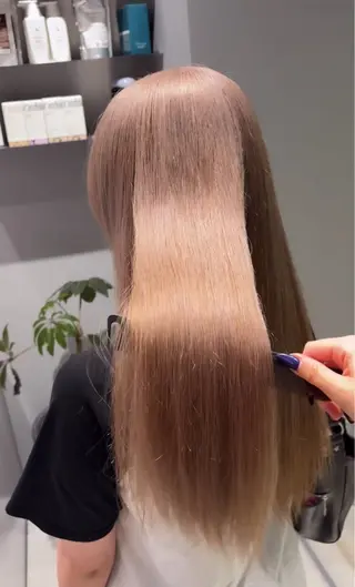ロング カラー NANA🦖 ハイトーンデザインのヘアスタイル