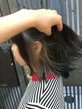 ミディアム カラー ウルフカット／吉村 桃子のヘアスタイル