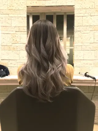 セミロング ハイトーン得意😍 Lumiereのヘアスタイル