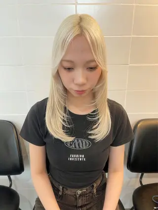 セミロング 広島:ミルキーカラー tsumaのヘアスタイル