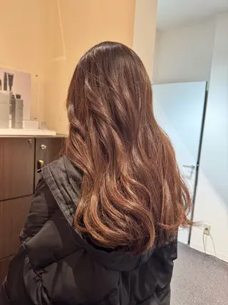 カラー 新村 美咲のヘアスタイル