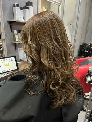 セミロング カラー 駅チカ【ali'i】 アリイ花崎友美☘のヘアスタイル