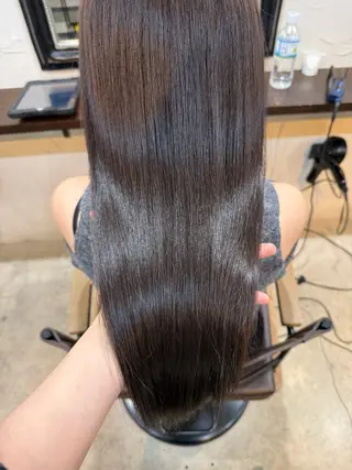 ロング カラー 三條 朋香のヘアスタイル
