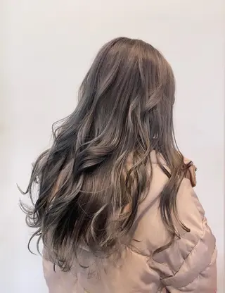 ロング カラー 韓国レイヤー×艶髪 ハイトーンRyukiのヘアスタイル