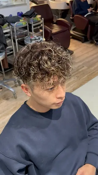 カラー パーマ メンズ fifth原宿 宮部蓮のヘアスタイル