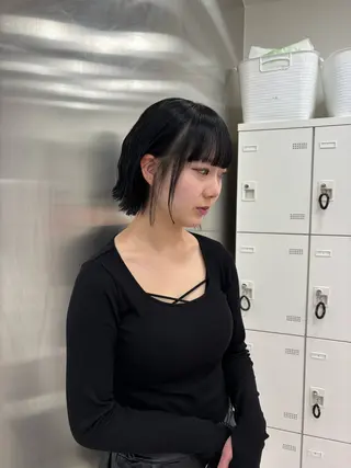 ショート カラー 抜け感レイヤー︴ ニュアンスカラーのヘアスタイル