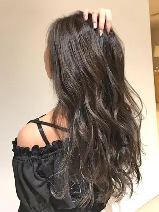 ロング カラー 本間 良のヘアスタイル