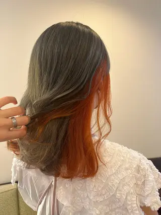 カラー フカサワ シホのヘアスタイル