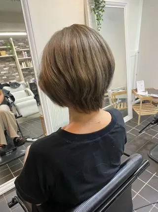 ショート カラー 川上 麻梨阿のヘアスタイル