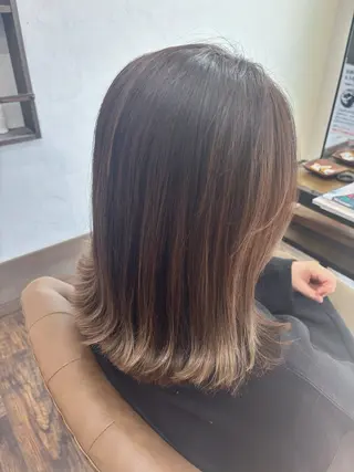 ミディアム 對比地 茜のヘアスタイル
