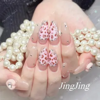ネイル 🦋 Queenieのネイルデザイン