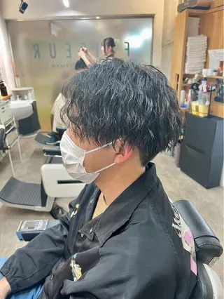 ショート パーマ メンズ 佐々木 優人のヘアスタイル