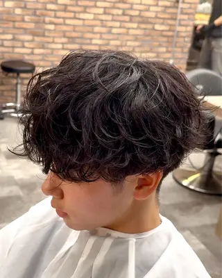 パーマ メンズ シャドウ/フェザー 朝崎倭斗のヘアスタイル