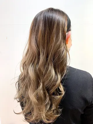 ロング カラー ブリーチなしカラー 🌿脇黒丸 彩のヘアスタイル