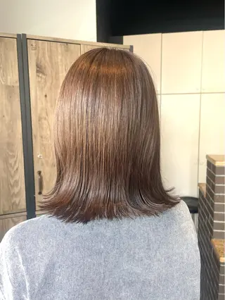 ミディアム カラー 新岡 萌乃のヘアスタイル