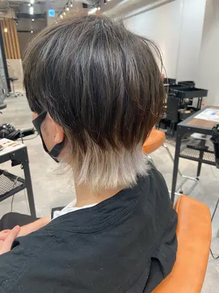ショート カラー ウルフカット レイヤーカット上柿のヘアスタイル