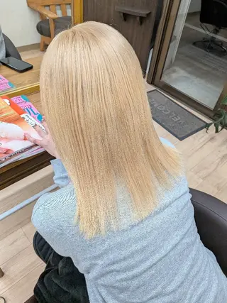 セミロング sayaka/亀田 🌈大人ハイトーンのヘアスタイル