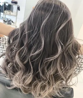 セミロング カラー パーマ ヘアアレンジ 【公式】amble luxe池袋東口🩷のヘアスタイル