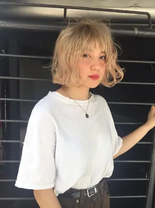 ショート カラー ブリーチ/ウルフ特化 渋谷カルチャー交差点のヘアスタイル