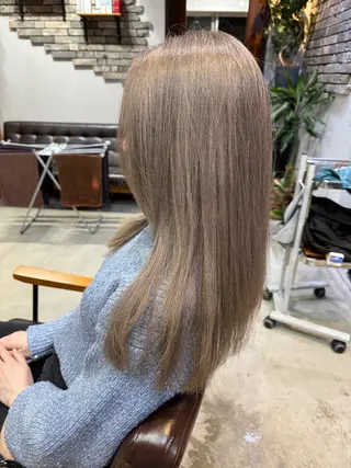 ロング カラー バレイヤージュ ブリーチ特化のヘアスタイル