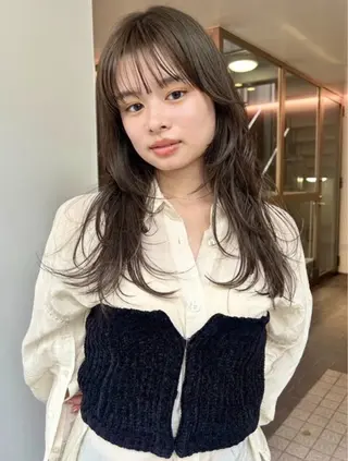 ミディアム 西山 凜のヘアスタイル