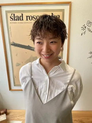 ショート カラー パーマ ヒナゴ トヨカズのヘアスタイル