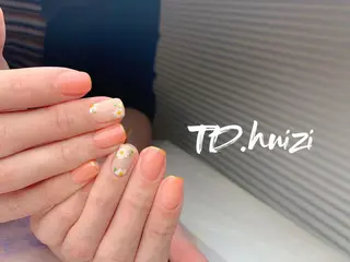 ミディアム めぐみのネイルサロン スタッフ練習のネイルデザイン