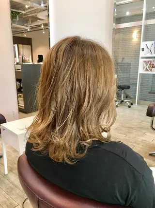 ミディアム カラー 中村 よしひでのヘアスタイル