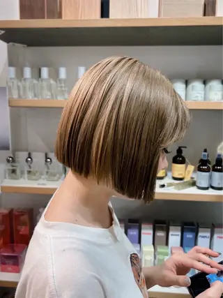ショート カラー ウメキ ユウカのヘアスタイル