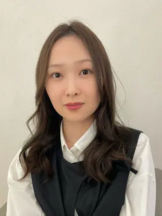セミロング 米澤 由衣のヘアスタイル