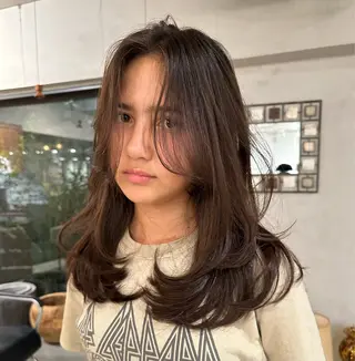 セミロング カラー 💫艶ハイトーン×髪 質改善💫リュウトのヘアスタイル
