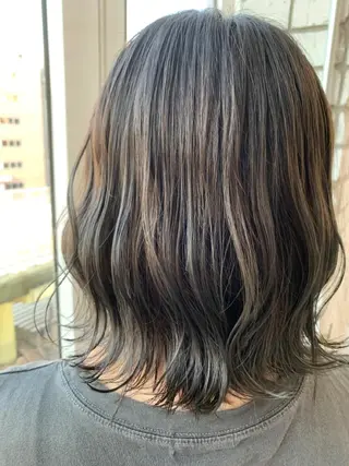 ミディアム カラー LUXBE LUCEのヘアスタイル