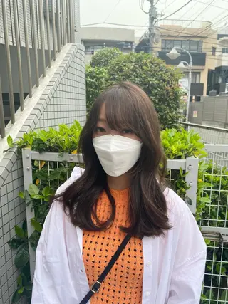カラー 韓国ヘア レイヤーカットのヘアスタイル